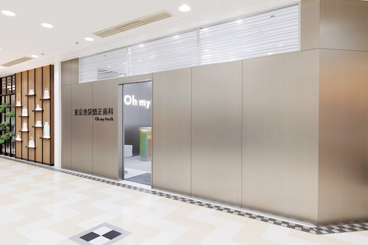 Oh my teeth池袋店のストアエントランス外観